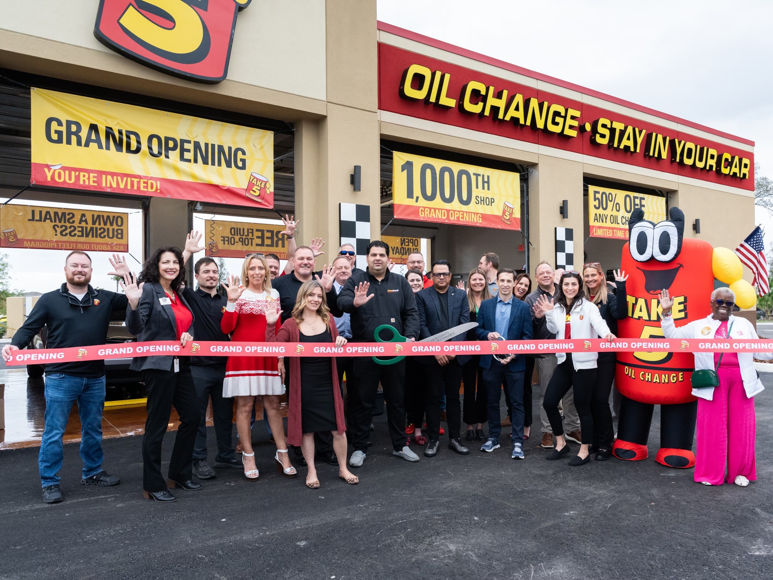 Take 5 Oil Change celebrates the opening of its 1,000th location